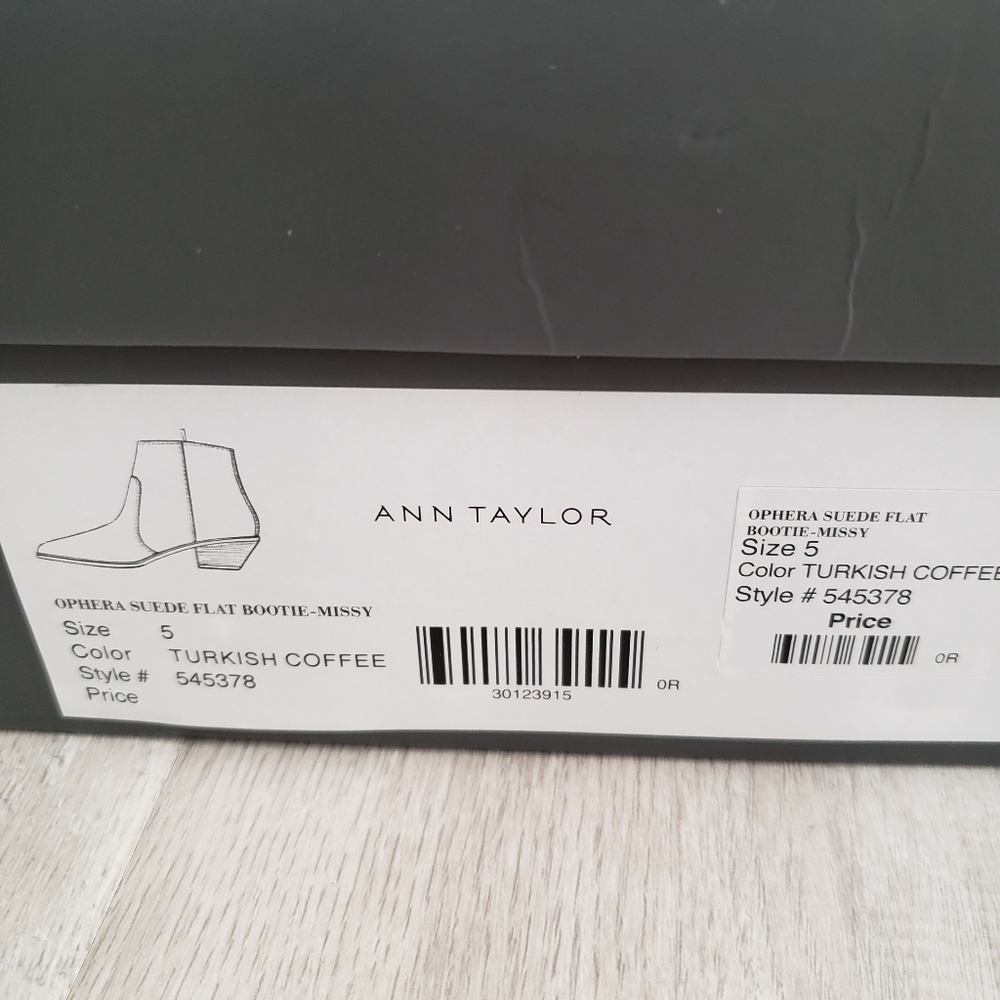 NEW Ann Taylor Ophera Suede Flat Booties SZ 5 - Picture 10 of 11